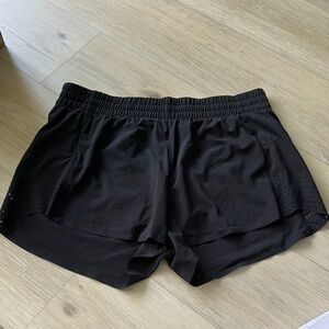 Black Women's Athleta Hustle 3” shorts